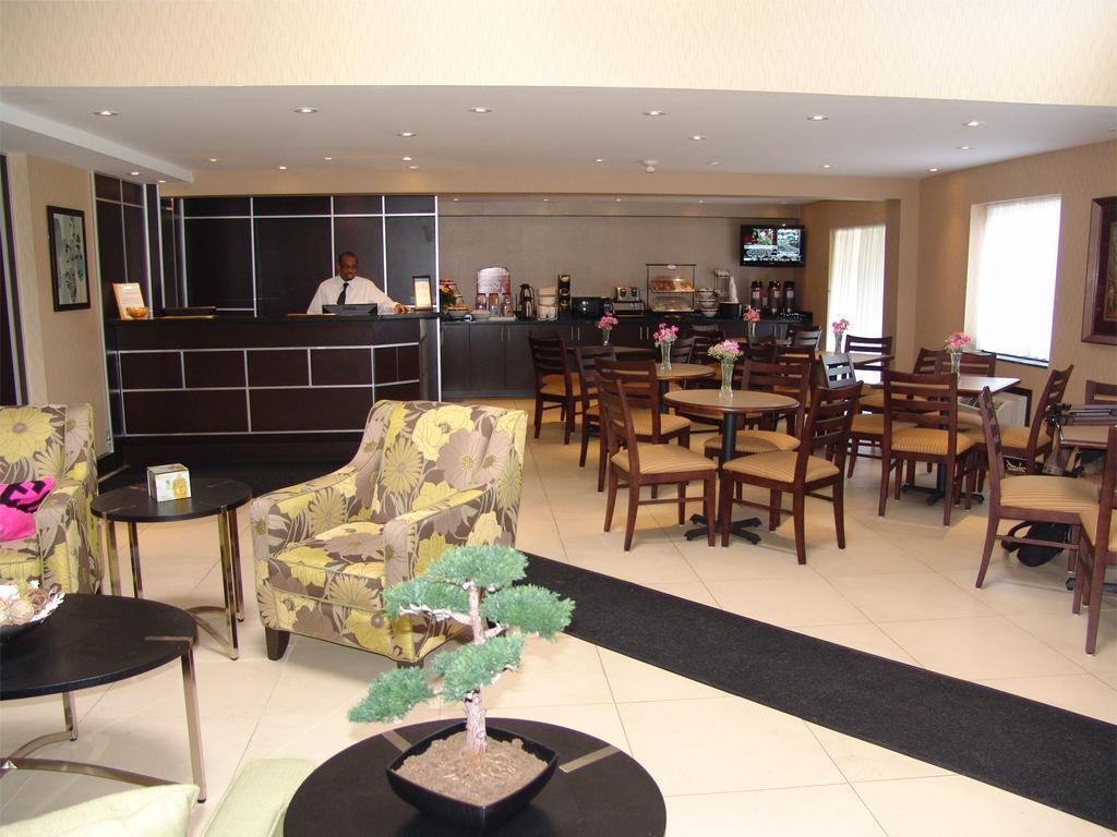 טורונטו Comfort Inn East Scarborough מסעדה תמונה