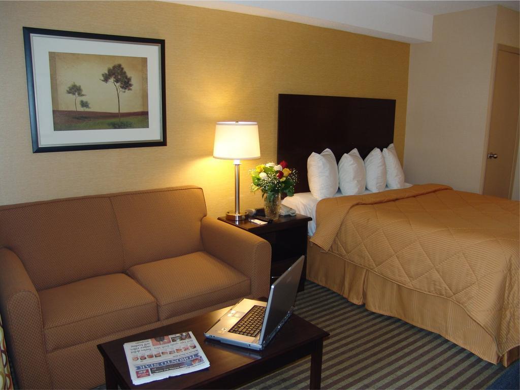 טורונטו Comfort Inn East Scarborough חדר תמונה