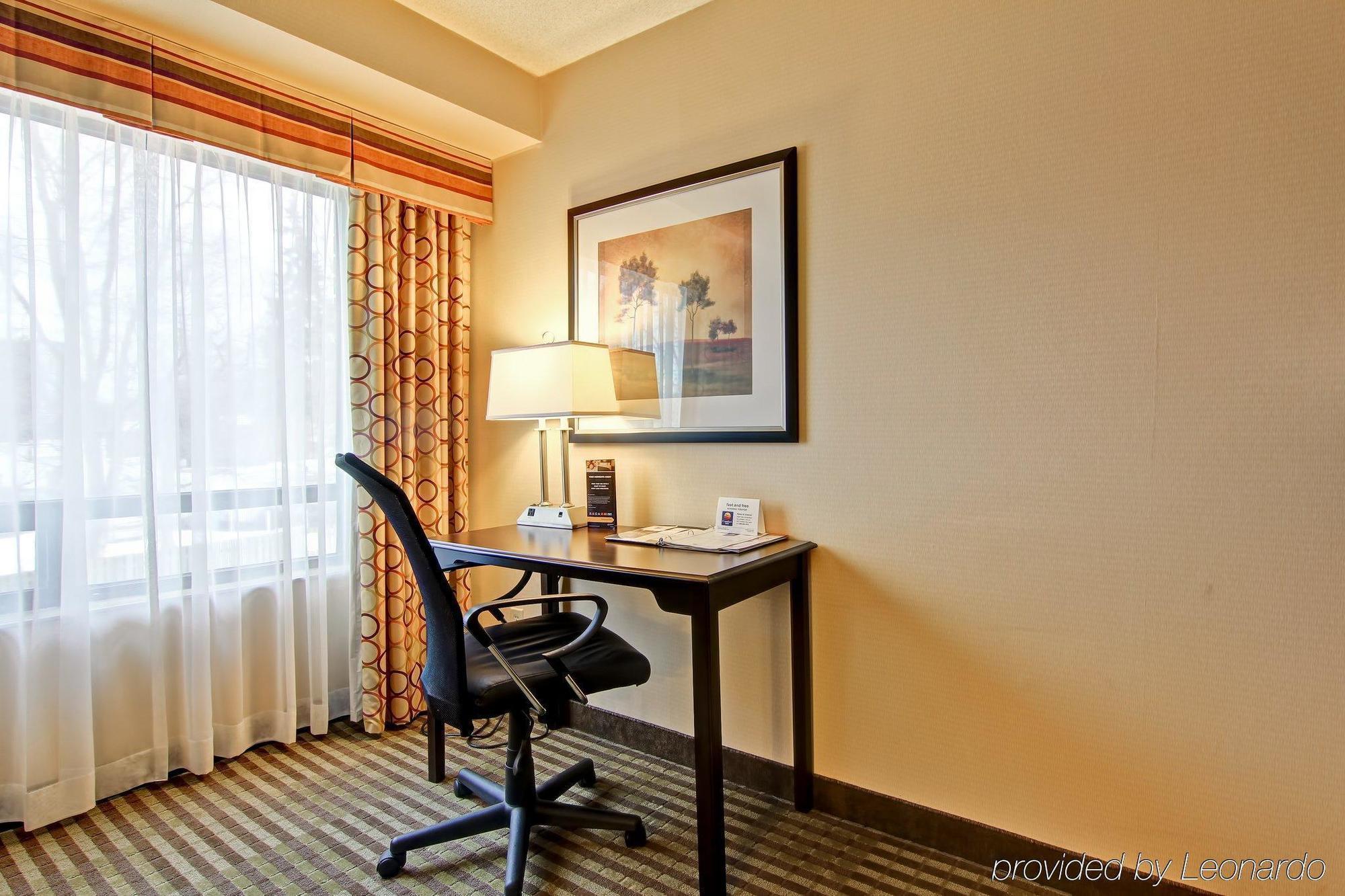 טורונטו Comfort Inn East Scarborough מראה חיצוני תמונה